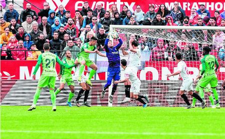 El checo Tomas Vaclik, durante el partido del Sevilla FC ante el Leganés. . El checo Tomas Vaclik, durante el partido del Sevilla FC ante el Leganés. .