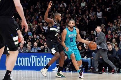 151-131. Middleton logra 51 puntos para los líderes Bucks 151-131. Middleton logra 51 puntos para los líderes Bucks