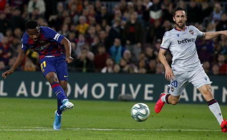 Ansu Fati marcó dos goles en la victoria del Barcelona ante el Levante. Ansu Fati marcó dos goles en la victoria del Barcelona ante el Levante.