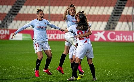 Las jugadoras de Cristian Toro celebran uno de sus tantos, en la goleada sobre el Levante UD. Las jugadoras de Cristian Toro celebran uno de sus tantos, en la goleada sobre el Levante UD.