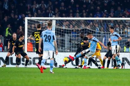 El Lazio remonta, gana 2-1 al Inter y sigue soñando con el "Scudetto" El Lazio remonta, gana 2-1 al Inter y sigue soñando con el "Scudetto"