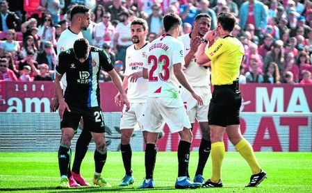 Preocupante descomposición del Sevilla FC. Preocupante descomposición del Sevilla FC.