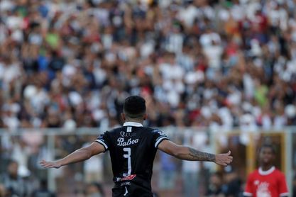 El Tauro F.C., del uruguayo Maldonado, es sólido líder del fútbol en Panamá El Tauro F.C., del uruguayo Maldonado, es sólido líder del fútbol en Panamá