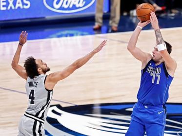 106-122. Doncic vuelve arrollador con un doble-doble en el triunfo de los Mavericks sobre los Magic 106-122. Doncic vuelve arrollador con un doble-doble en el triunfo de los Mavericks sobre los Magic