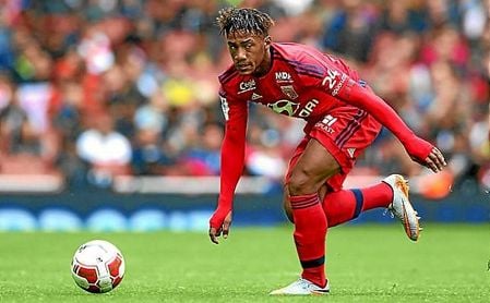 Fahd Moufi, criado en la cantera del Olympique de Lyon, juega esta temporada en el Tondela. Fahd Moufi, criado en la cantera del Olympique de Lyon, juega esta temporada en el Tondela.