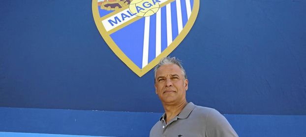 El Málaga renueva al técnico. El Málaga renueva al técnico.