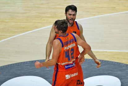94-90. Un tenaz Valencia remonta ante Burgos y se acerca a semifinales 94-90. Un tenaz Valencia remonta ante Burgos y se acerca a semifinales