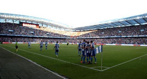 Riazor, en la Segunda B futbolística y en la 'Champions' tecnológica Riazor, en la Segunda B futbolística y en la 'Champions' tecnológica