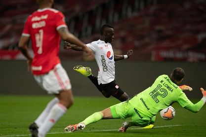 4-3. Inter sufre, pero vence con doblete uruguayo a América y sigue líder 4-3. Inter sufre, pero vence con doblete uruguayo a América y sigue líder