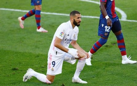 Benzema: "El delantero tiene que saber hacer muchas cosas, no solo goles" Benzema: "El delantero tiene que saber hacer muchas cosas, no solo goles"