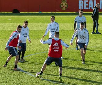 Messi llega a Argentina para jugar el jueves ante Ecuador Messi llega a Argentina para jugar el jueves ante Ecuador