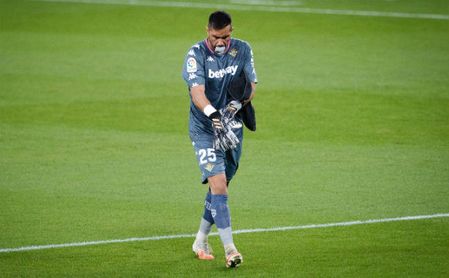 Claudio Bravo: "Nos vamos con un sabor de boca amargo" Claudio Bravo: "Nos vamos con un sabor de boca amargo"