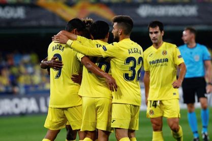 El Villarreal desperdicia una ventaja de dos goles y falla un penalti (2-2) El Villarreal desperdicia una ventaja de dos goles y falla un penalti (2-2)