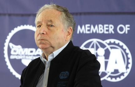 Jean Todt: "Veo la televisión con Schumacher" Jean Todt: "Veo la televisión con Schumacher"