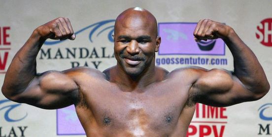 Holyfield reta a Tyson: firma el contrato y sube al cuadrilátero Holyfield reta a Tyson: firma el contrato y sube al cuadrilátero
