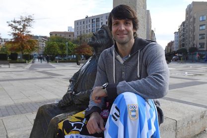 El argentino Carou recibe el premio al mejor defensor de la Liga ASOBAL El argentino Carou recibe el premio al mejor defensor de la Liga ASOBAL