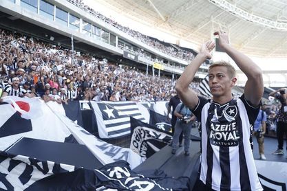 El japonés Honda rescinde su contrato con el Botafogo brasileño El japonés Honda rescinde su contrato con el Botafogo brasileño