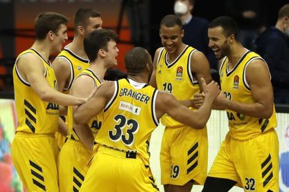 95-91. El Baskonia no puede con el descaro del Alba 95-91. El Baskonia no puede con el descaro del Alba