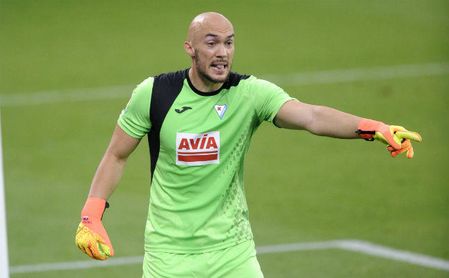El Sevilla ya tiene un preacuerdo con Dmitrovic. El Sevilla ya tiene un preacuerdo con Dmitrovic.