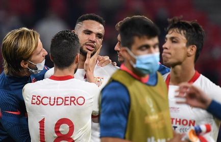 En-Nesyri sonríe en el Sánchez Pizjuán 4 meses después de llorar en Budapest En-Nesyri sonríe en el Sánchez Pizjuán 4 meses después de llorar en Budapest