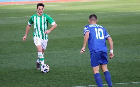 Un brote de Covid-19 obliga a aplazar el Betis Deportivo-Yeclano. Un brote de Covid-19 obliga a aplazar el Betis Deportivo-Yeclano.