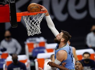 La brillantez de Antetokounmpo y Doncic no impiden las derrotas de Bucks y Mavericks La brillantez de Antetokounmpo y Doncic no impiden las derrotas de Bucks y Mavericks