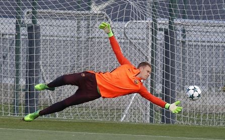 Ter Stegen supera sus molestias en la mano y es titular ante el Sevilla FC Ter Stegen supera sus molestias en la mano y es titular ante el Sevilla FC