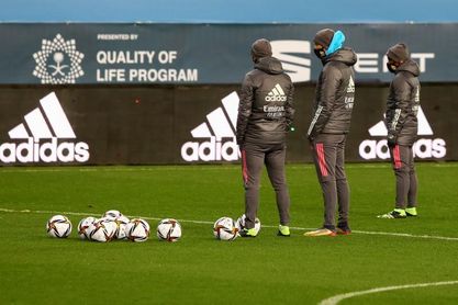 El Real Madrid se ejercita con algunos internacionales El Real Madrid se ejercita con algunos internacionales