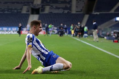 Toni Martínez da el triunfo al Oporto en el descuento Toni Martínez da el triunfo al Oporto en el descuento