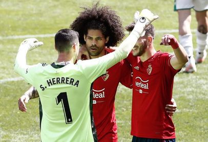 2-0. Osasuna hunde al Elche y ve cerca la permanencia 2-0. Osasuna hunde al Elche y ve cerca la permanencia