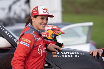 Laia Sanz se estrena al volante de un 4x4 de la categoría T1 Laia Sanz se estrena al volante de un 4x4 de la categoría T1