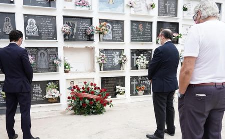 El Sevilla acude a Utrera para realizar su ofrenda a Reyes. El Sevilla acude a Utrera para realizar su ofrenda a Reyes.