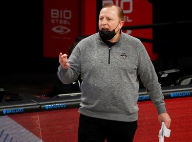 Tom Thibodeau, de Knicks, gana por segunda vez premio Entrenador del Año Tom Thibodeau, de Knicks, gana por segunda vez premio Entrenador del Año