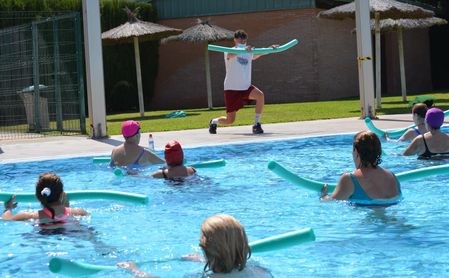 Es momento de hacer deporte en la piscina del SADUS. Es momento de hacer deporte en la piscina del SADUS.
