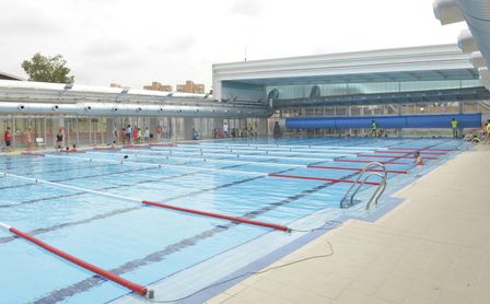 El Ayuntamiento presenta la campaña de verano en las piscinas Rochelambert, Alcosa y Tiro de Línea El Ayuntamiento presenta la campaña de verano en las piscinas Rochelambert, Alcosa y Tiro de Línea
