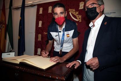 Baza rinde un miltitudinario homenaje al medallista olímpico David Valero Baza rinde un miltitudinario homenaje al medallista olímpico David Valero
