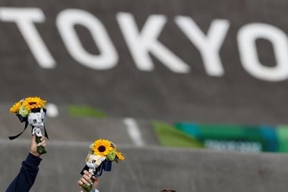 Flores de Fukushima en manos de campeones olímpicos