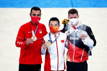 Zou y Hashimoto ganan los dos últimos oros masculinos Zou y Hashimoto ganan los dos últimos oros masculinos