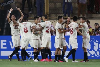 Universitario empata a Sporting Cristal con dos goles sobre el final Universitario empata a Sporting Cristal con dos goles sobre el final