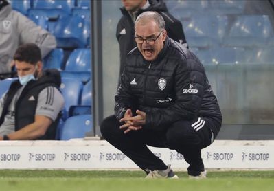 Bielsa renueva con el Leeds Bielsa renueva con el Leeds