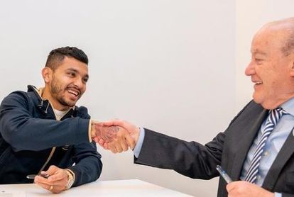 Las verdades y mentiras sobre el fichaje de Tecatito por el Sevilla FC. Las verdades y mentiras sobre el fichaje de Tecatito por el Sevilla FC.