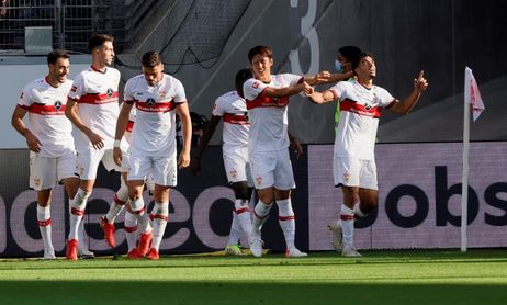 El Stuttgart resucita con diez El Stuttgart resucita con diez