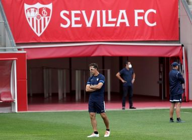 El Sevilla prueba sus dudas ante el nuevo Valencia El Sevilla prueba sus dudas ante el nuevo Valencia