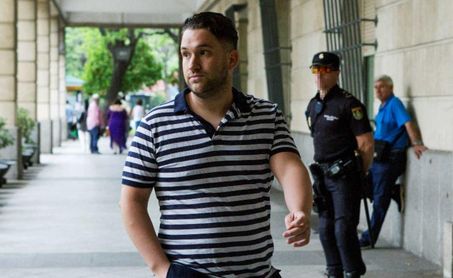 Ángel Prenda, miembro de 'La Manada', admite ahora la violación de Pamplona y pide perdón a la víctima Ángel Prenda, miembro de 'La Manada', admite ahora la violación de Pamplona y pide perdón a la víctima