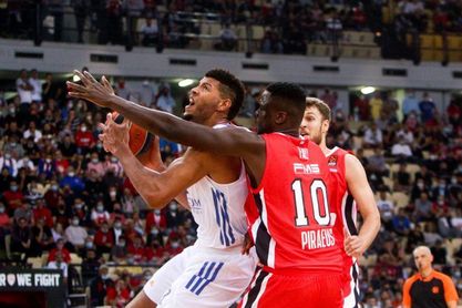74-68. Olympiacos domina a un Real Madrid desenfocado en el triple 74-68. Olympiacos domina a un Real Madrid desenfocado en el triple