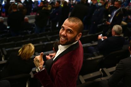 Daniel Alves afirma que vuelve a casa con ganas de "ayudar a reconstruir" Daniel Alves afirma que vuelve a casa con ganas de "ayudar a reconstruir"