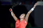 La bielorrusa Sabalenka vence a la polaca Swiatek y revive en la WTA Finals