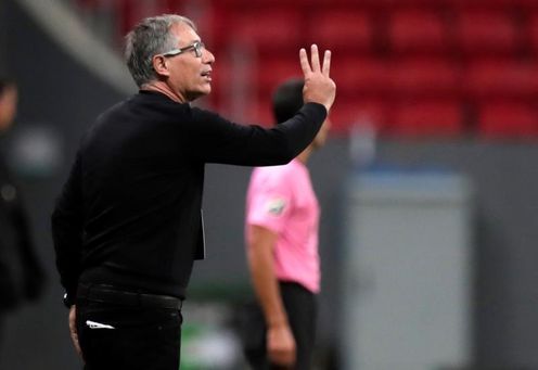Holan quiere a León jugando como Manchester City o la selección española Holan quiere a León jugando como Manchester City o la selección española