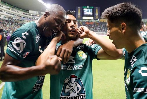 El ecuatoriano Mena anota dos goles y pone al León en las semifinales del fútbol en México