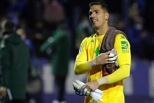 Joel Robles rompe su silencio tras casi nueve meses de ostracismo y "trabajo a la sombra" en el Betis Joel Robles rompe su silencio tras casi nueve meses de ostracismo y "trabajo a la sombra" en el Betis